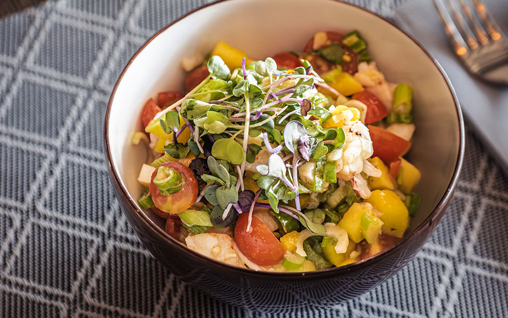 Deliciosa ensalada burrata en Noname Restaurante